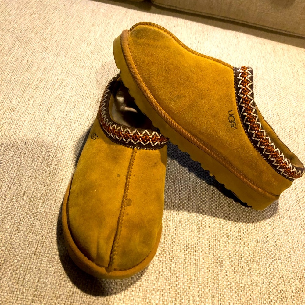 Ugg Tasman slides in Good Used Condition.. with tons of life left..